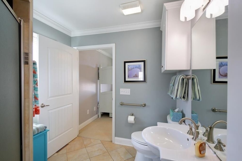 Halfway To Heaven 5 Bedroom Home by RedAwning