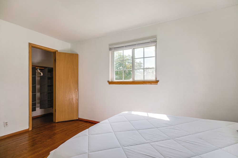 Menomonee Falls Condo 12 Mi to Lake Michigan!