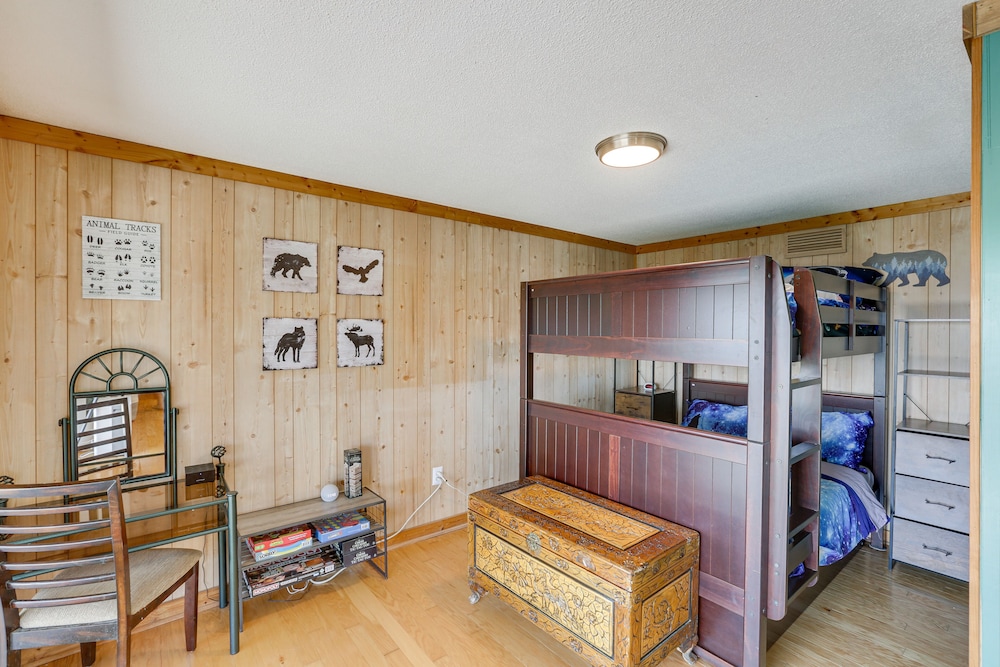 Blowing Rock Home w/ Hot Tub & Mountain-view Deck! view 4