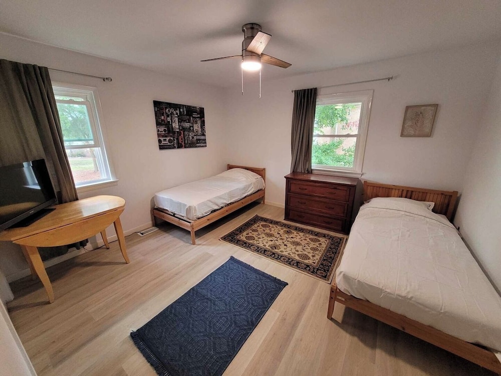 Spacious 4BR Home w/ Pool Family Friendly