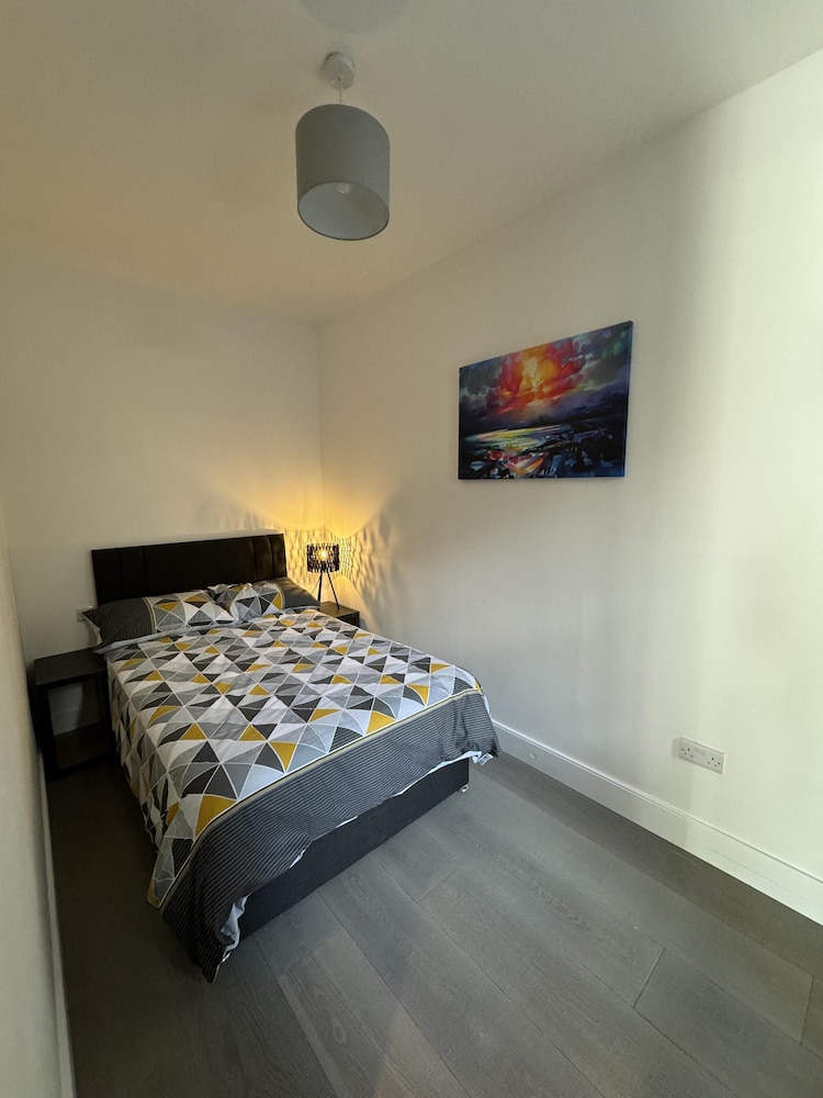 Captivating 5-bed Apartment Near Sion Mills view 5