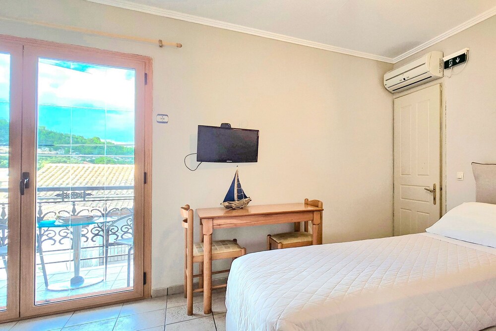 Corfu Apt in Gaios With 1 Bedrooms and 1 Bathrooms