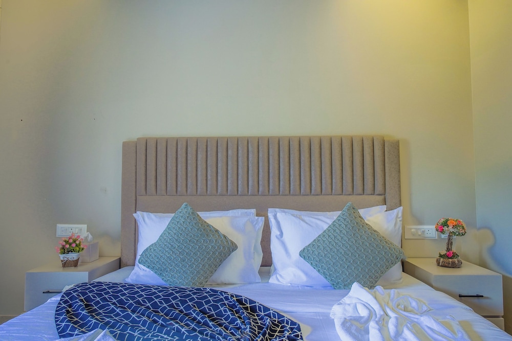 Alaya Stays Veera Marina 3 BHK Apartment