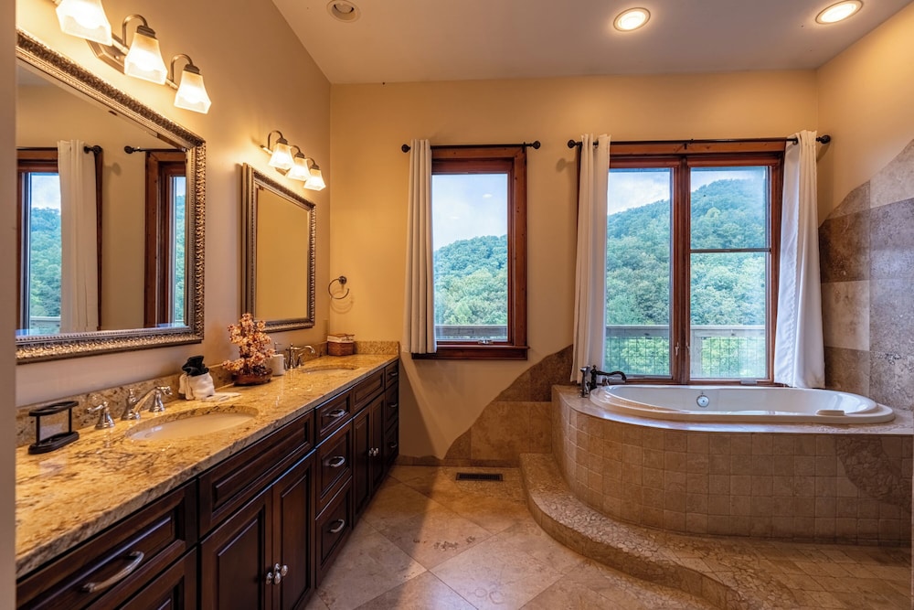 Luxury Mountain Cabin Amazing Look out Views