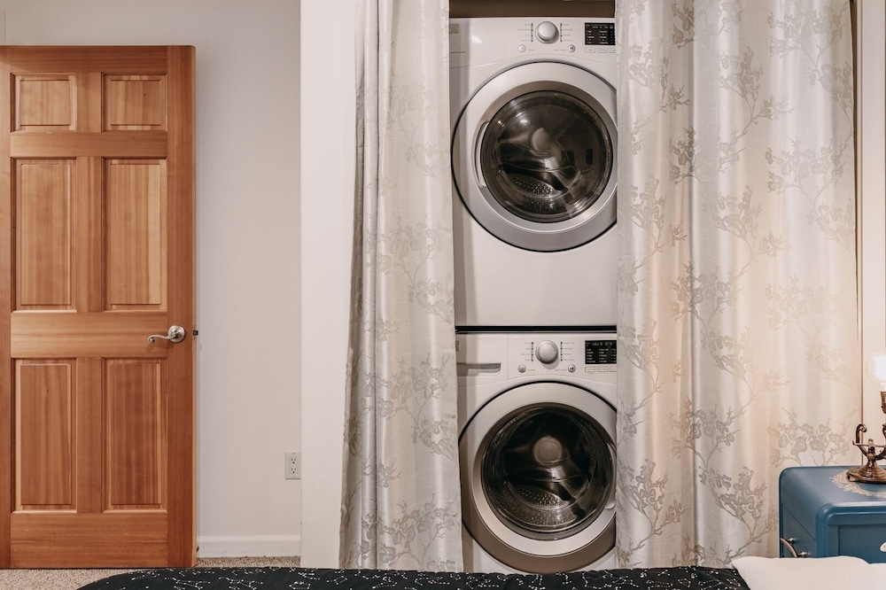 01sl - Hot Tub - Pet Friendly - Bbq - Sleeps 8 3 Bedroom Home by RedAwning