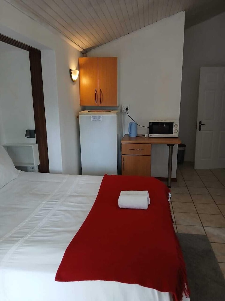Oaktree Guest House