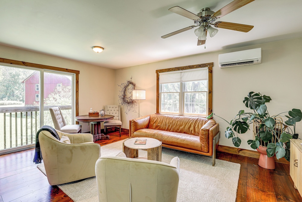 Walk to River: Couples Retreat in Kintnersville!