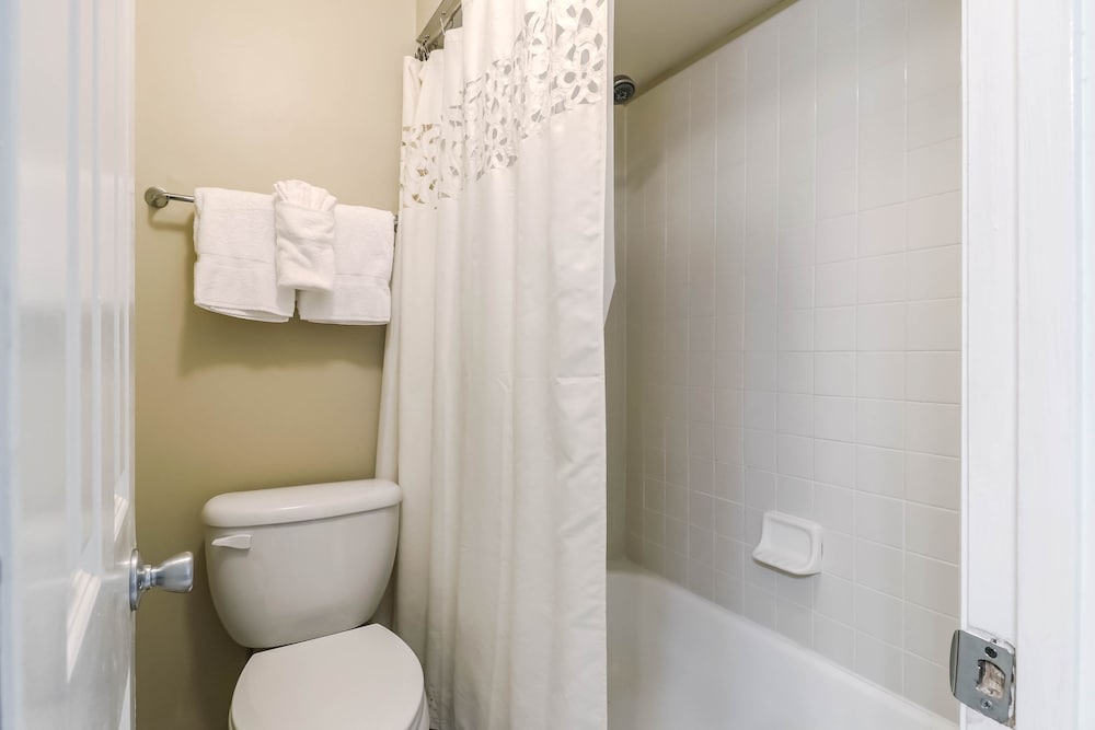 Dog Friendly Forest Ridge Condo Close to Beach by RedAwning view 5