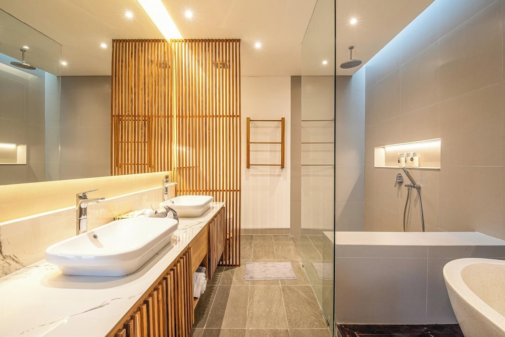 Elegant 6BR Canggu Retreat Just 400m to the Ocean