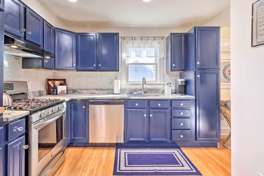 Cozy Historic Wakefield Home Close to Beaches - Property Image 21