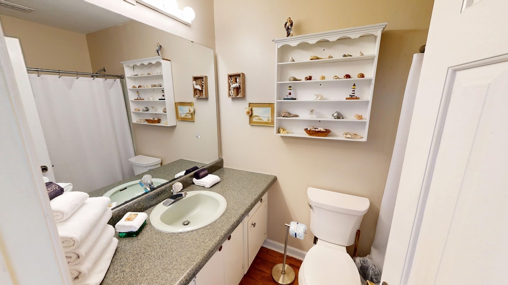Canal Breeze Cottage 4 Bedroom Home