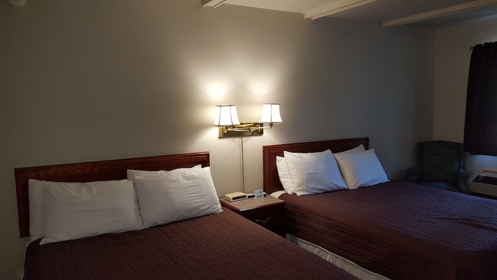 Captain's Quarters Motel - Property Image 39