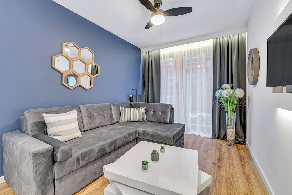 Aura - Riverside & Parking by Downtown Apartments