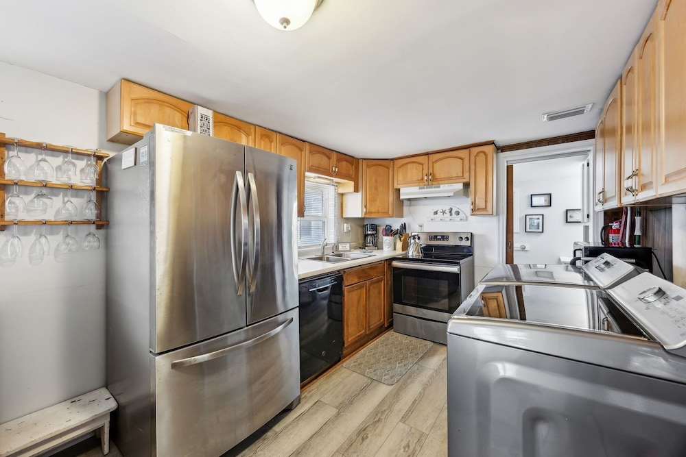 124 S Fletcher - Upstairs 2 Bedroom Duplex