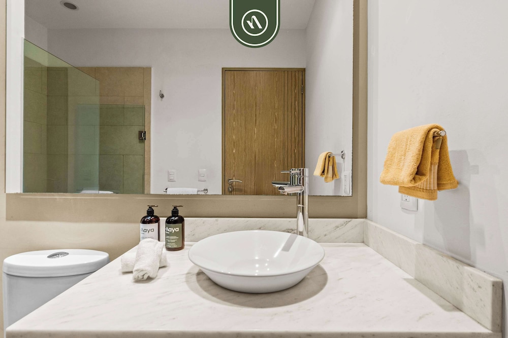 Amazing 1 BR Condo in Romantic Zone - Rooftop Pool