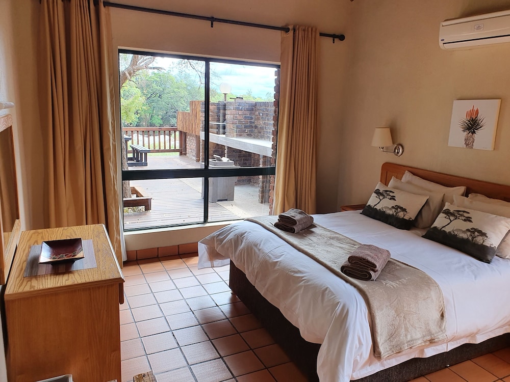 Ekuthuleni River Front Chalets view 4
