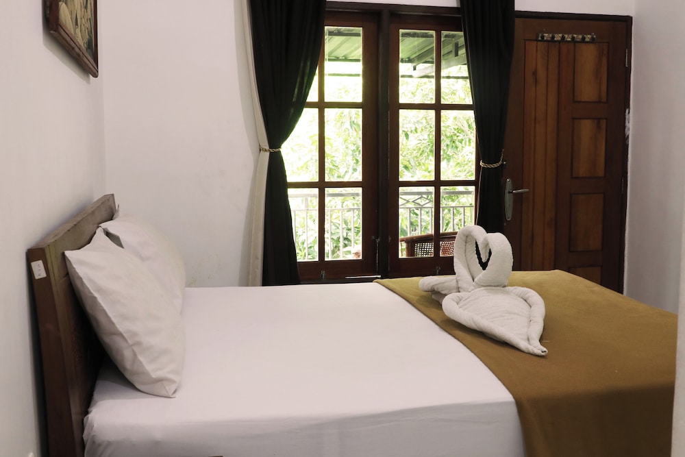 Adhya Guest House