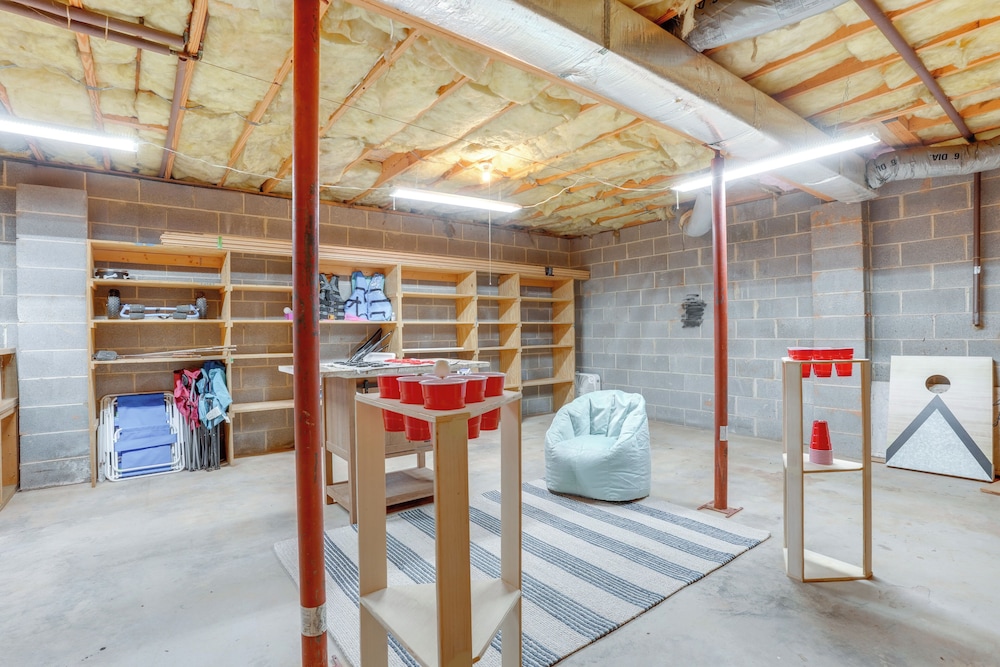 Pet-friendly Lake Monticello Home w/ Perks!