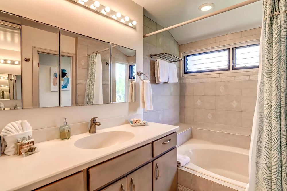 Kapalua Ridge Villas 3 Free Rental Cars KBM Resorts 180 Degree Views! 3 Units, 5 Bedrooms Ml-2165