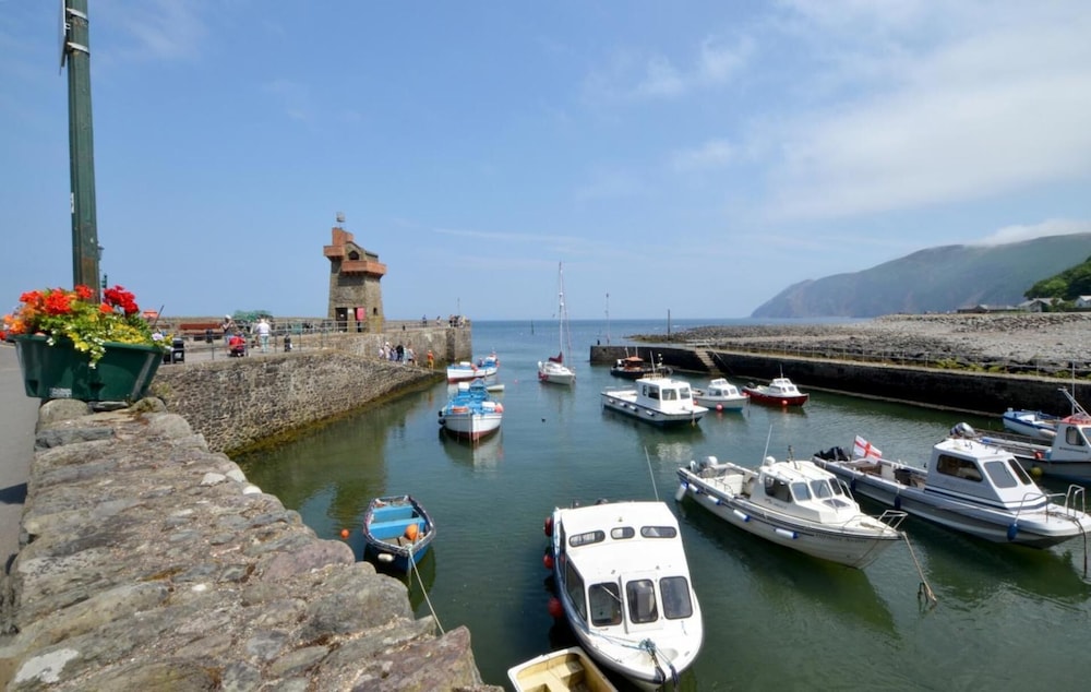 Seaview 1 Bed Apartment Sleeps 4 - Balcony - Tv