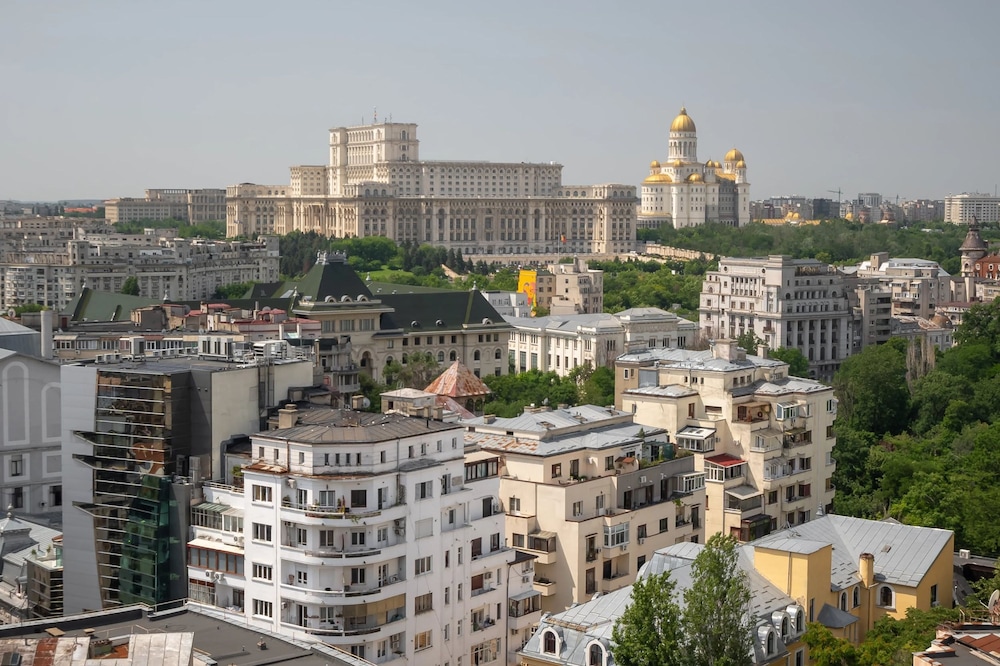 Views of all the Palaces 2BR Stunner