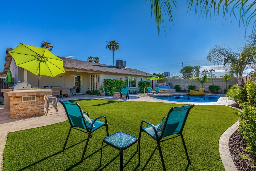 Palm Tree Paradise Heated spa Pool Firepit