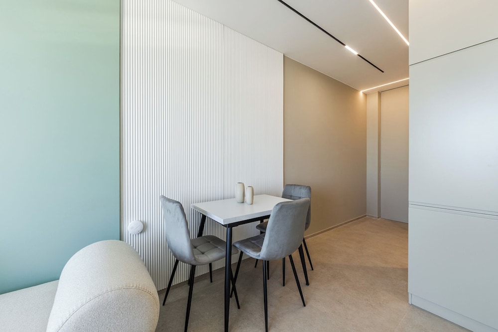 Marina Jacuzzi Suites 2 by  PS