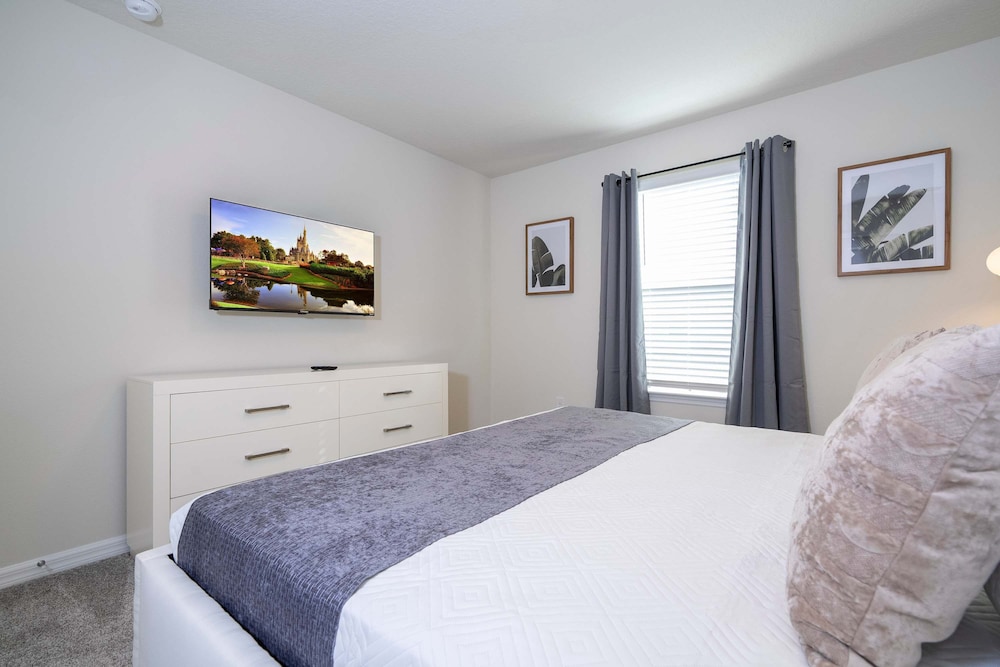 Luxury 7Bd Close to Disney With Pool and Spa at Windsor Cay 16218