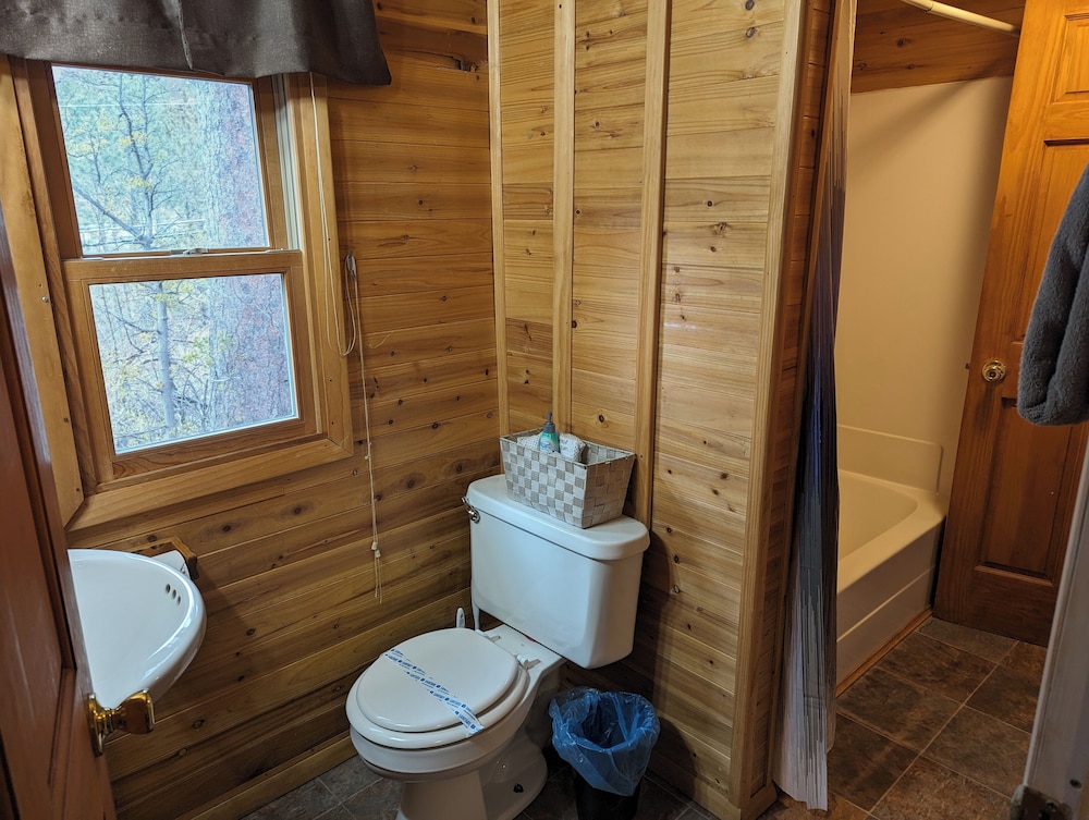 Ponderosa Pines Inn and Cabins