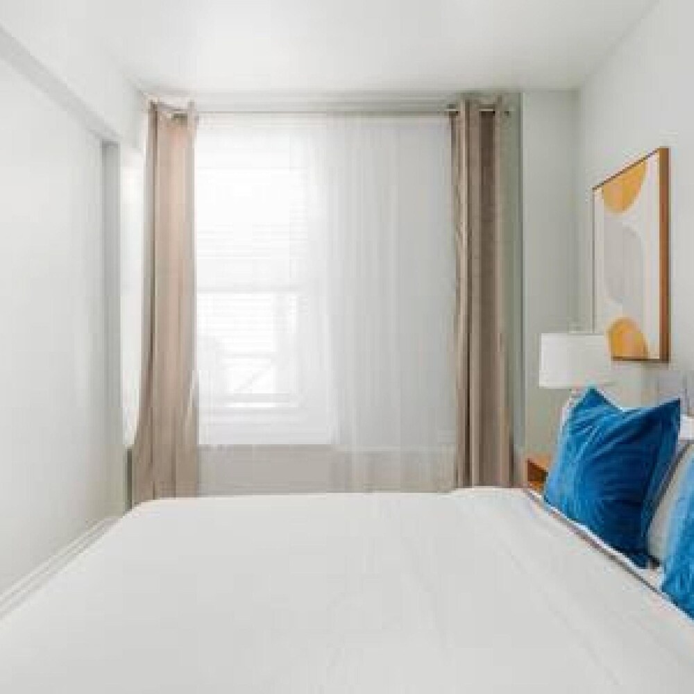 73-208 New 2BR 2bath UWS Doorman Gym