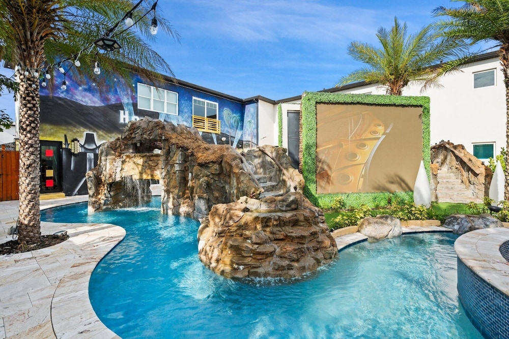 20 Bedroom Hollywood Themed Mansion Private Pool+Lazy River 20 Home