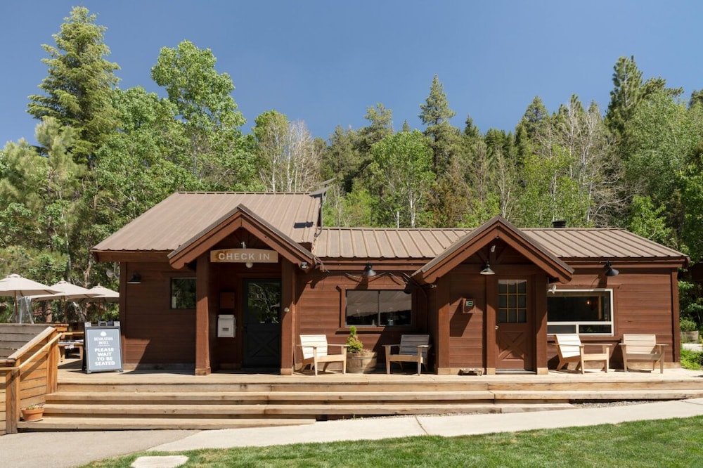 Hotel Desolation Hotel Hope Valley - Image 1