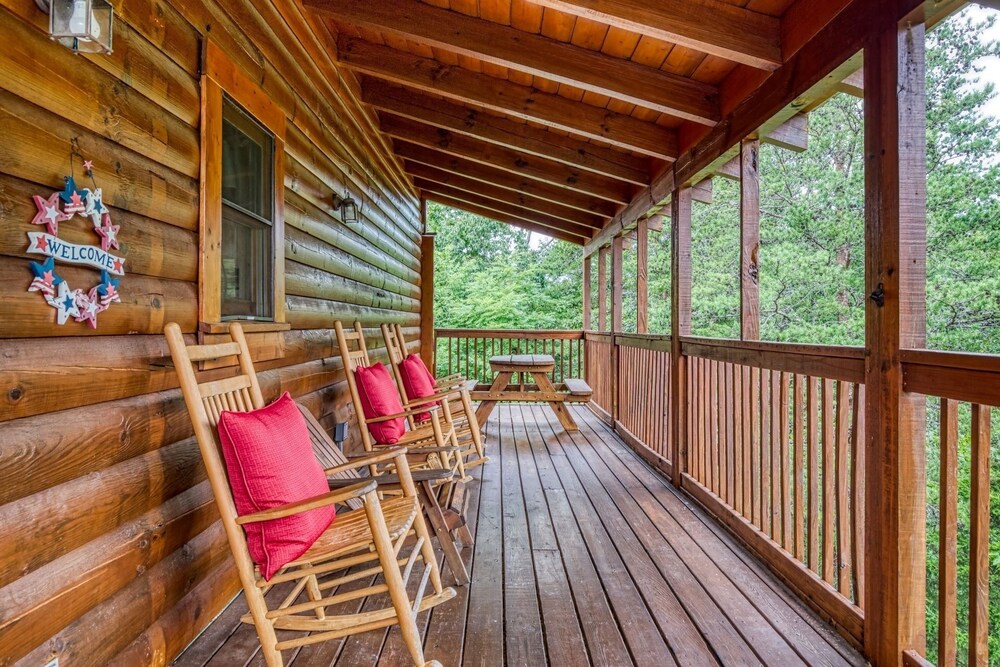 Ern813 - Heavenly View- Great Location! Close To All The Action! 6 Bedroom Cabin by RedAwning view 2
