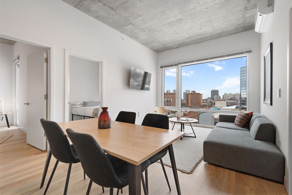 The Nova 4BR Family Friendly Near Lincoln Park