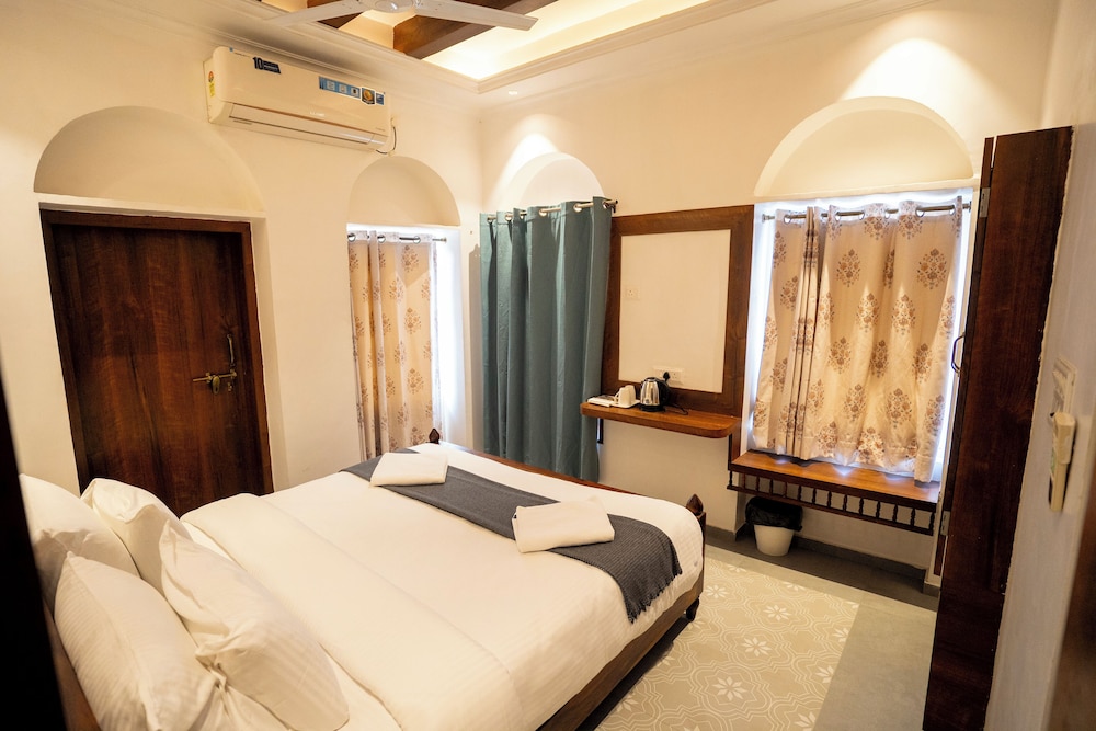 SHIVA KASHI HOTEL