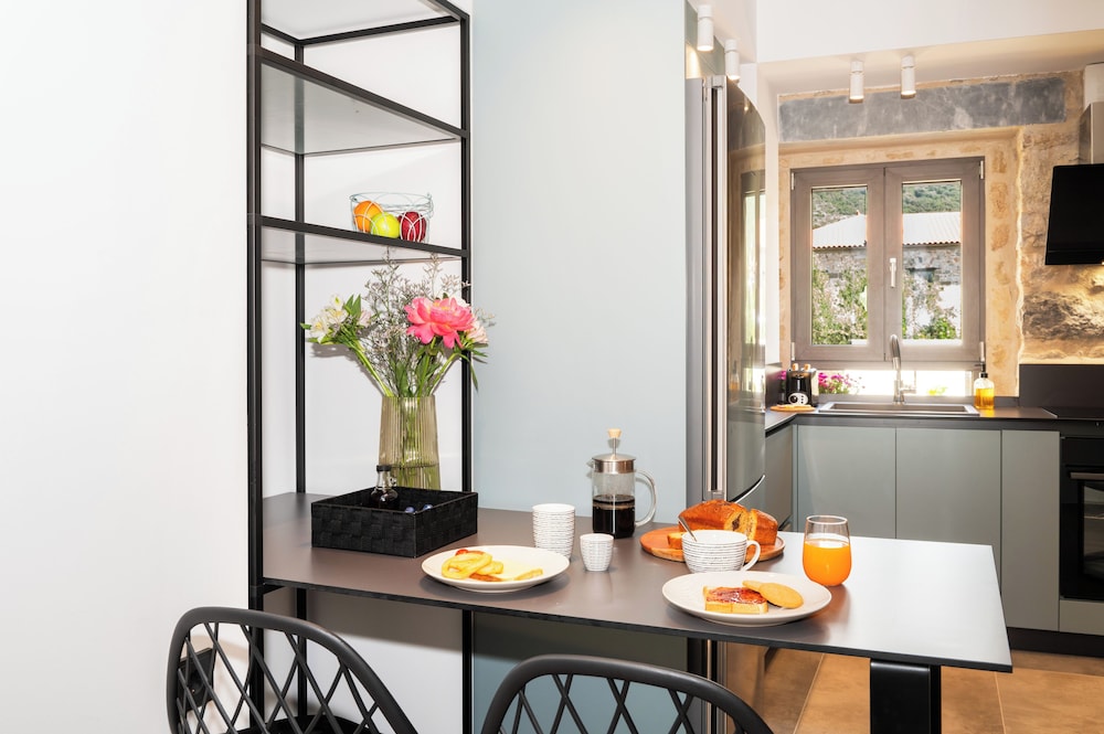 Cardamilia Suites