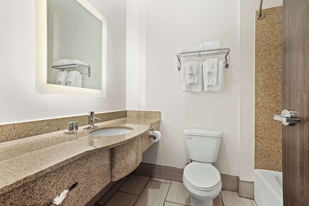 Best Western Iowa/Lake Charles East - Property Image 2