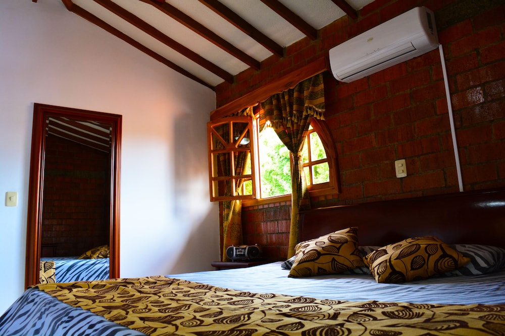 Hostal Valle De Las Camelias