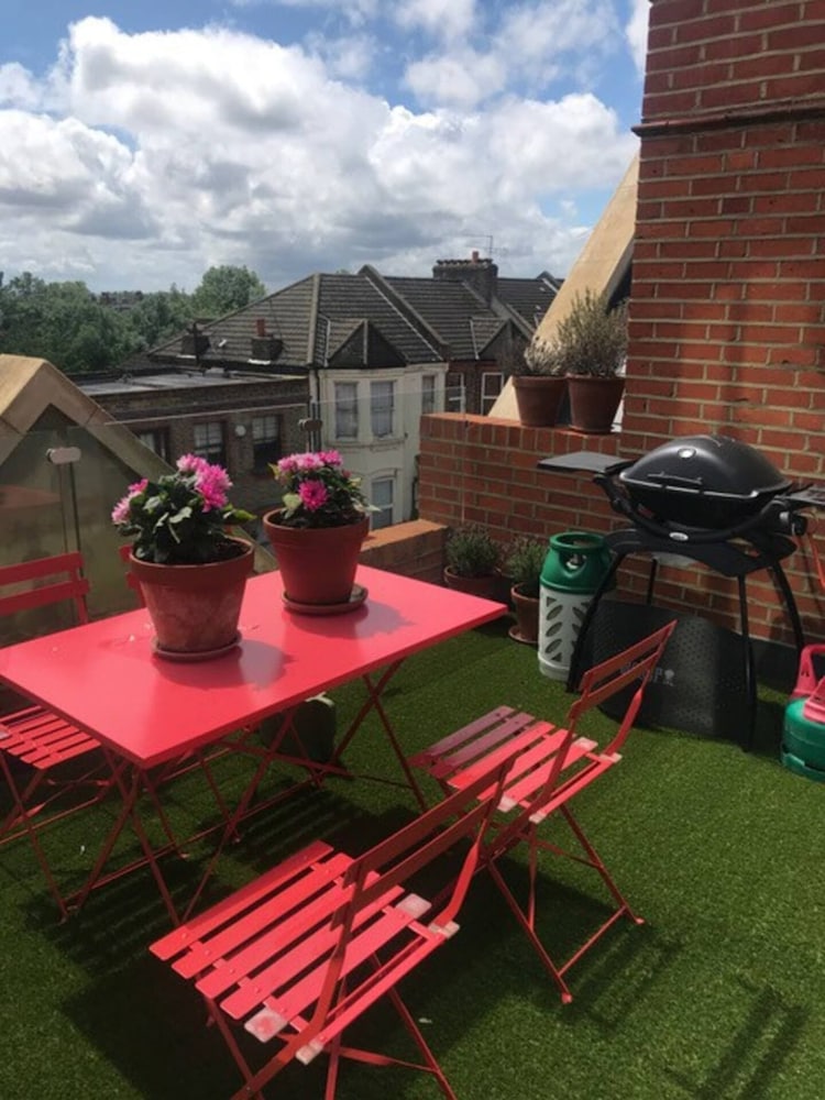 Unique 2 Bedroom Penthouse Apartment in Kensal Rise
