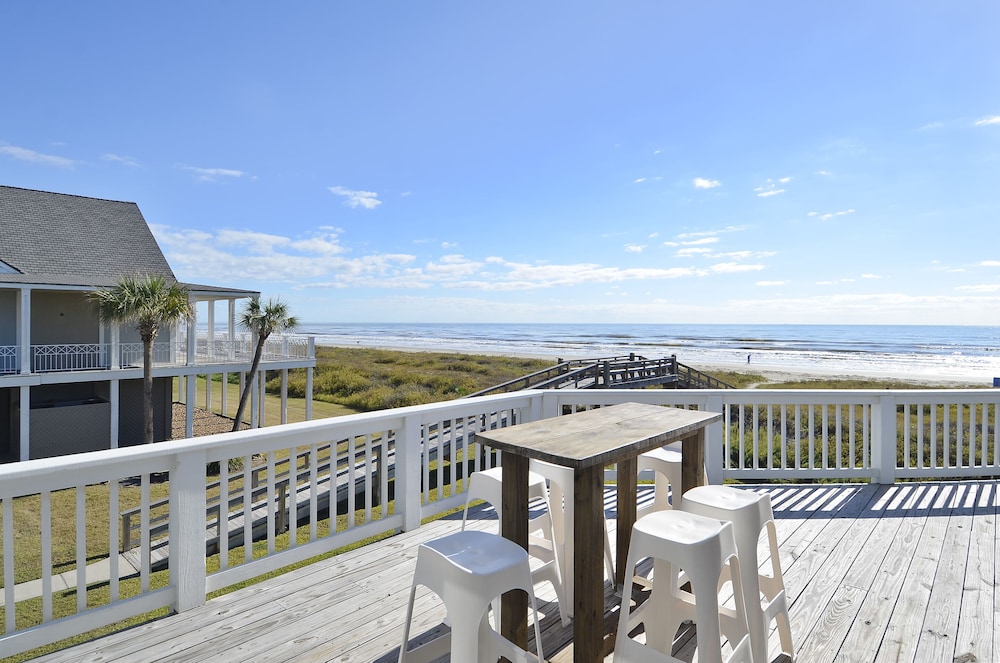 Beachfront Dolphin by Ryson Vacation Rentals