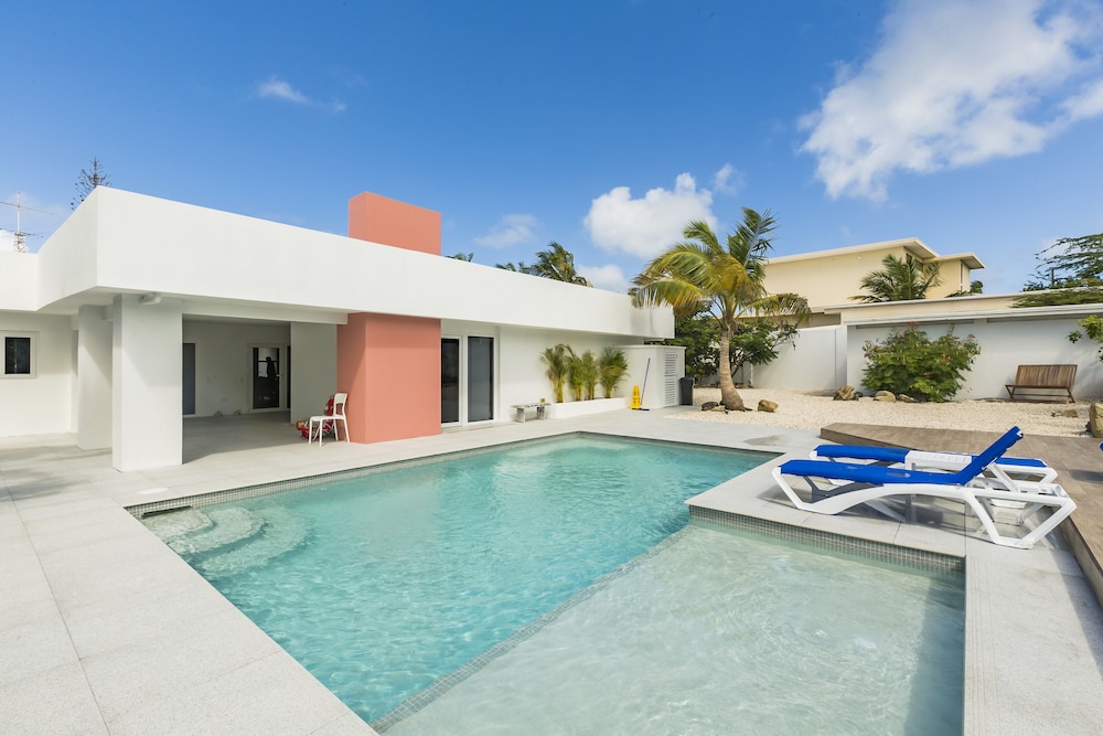 Boca Catalina Modern Villa