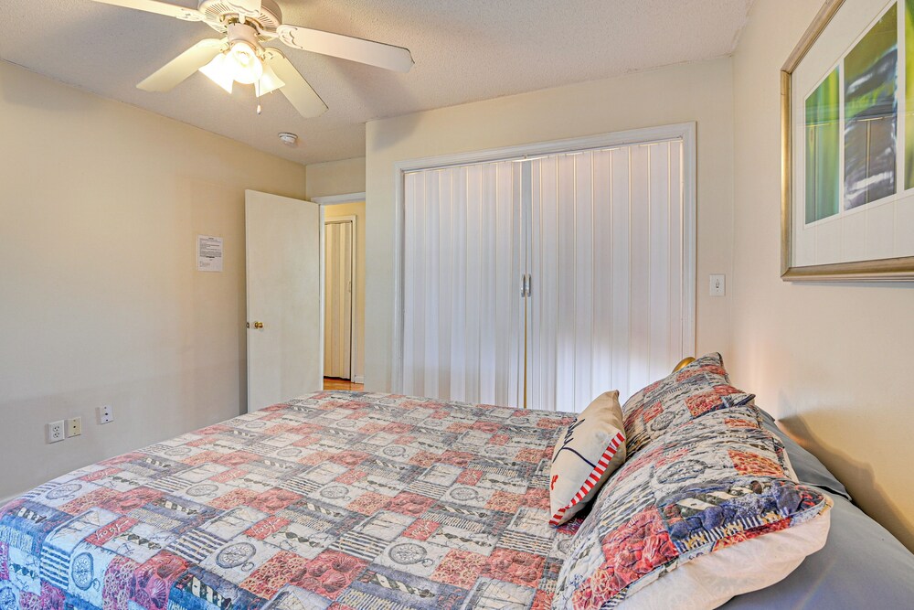 12 Mi to Myrtle Beach: Peaceful Abode in Conway!