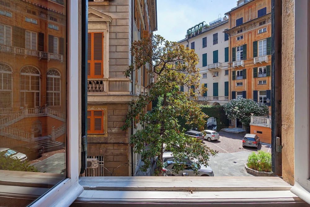 La finestra sul cortile di Via Roma view 3