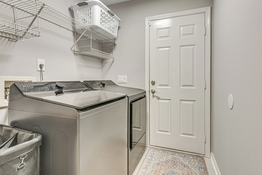 1 Mi to Zoo: 'rustic Bungalow' Gem in Gulf Breeze!