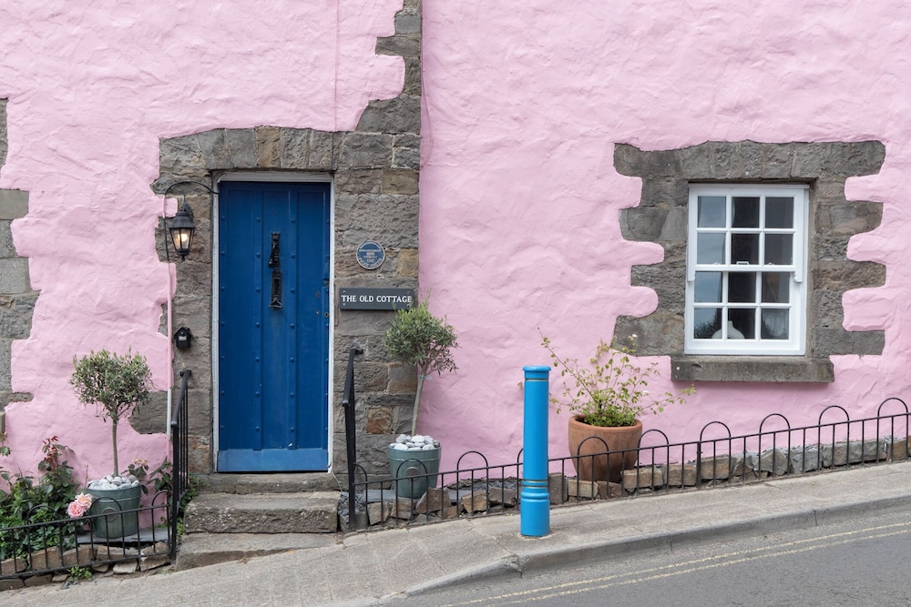 The Old Cottage - Central Location Near the Beach