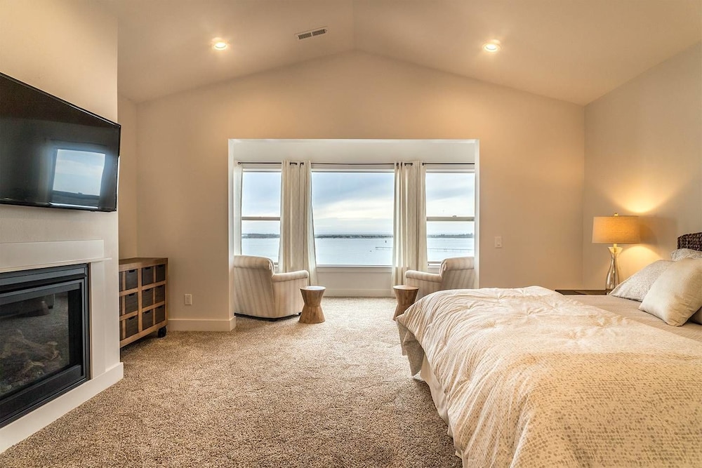 Seagate: Starboard~coos Bay~premiere Property view 2