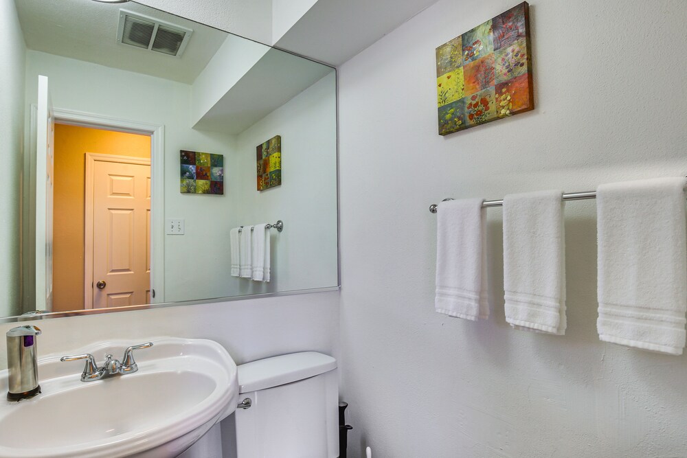 St Ann Townhome < 1 Mi to International Airport! - Property Image 12