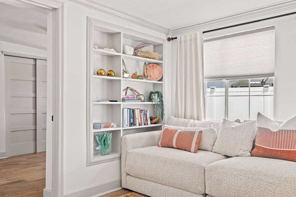 Stylish Villa Near Treasure Island Beaches