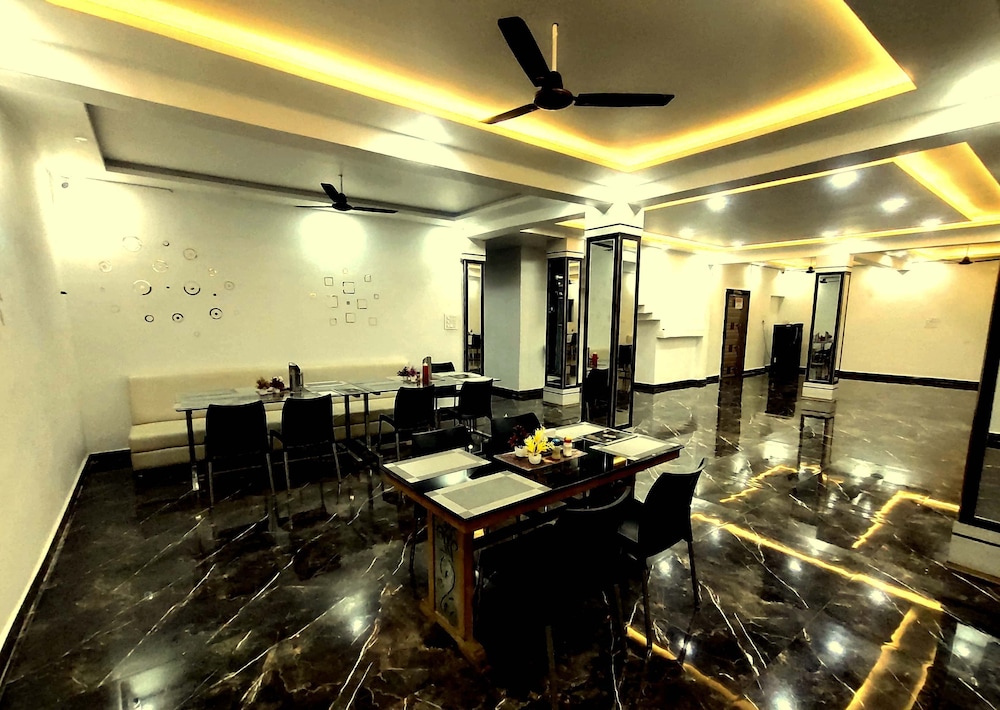 SHREE SIDDHI VINAYAK HOTEL & RESTAURANT
