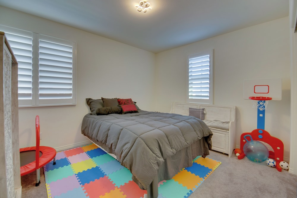 Luxurious & Spacious Family Duplex in Menifee!